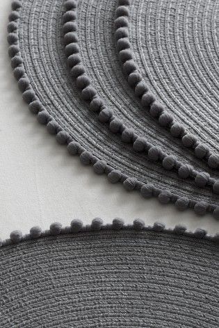 Individuales con pom pom