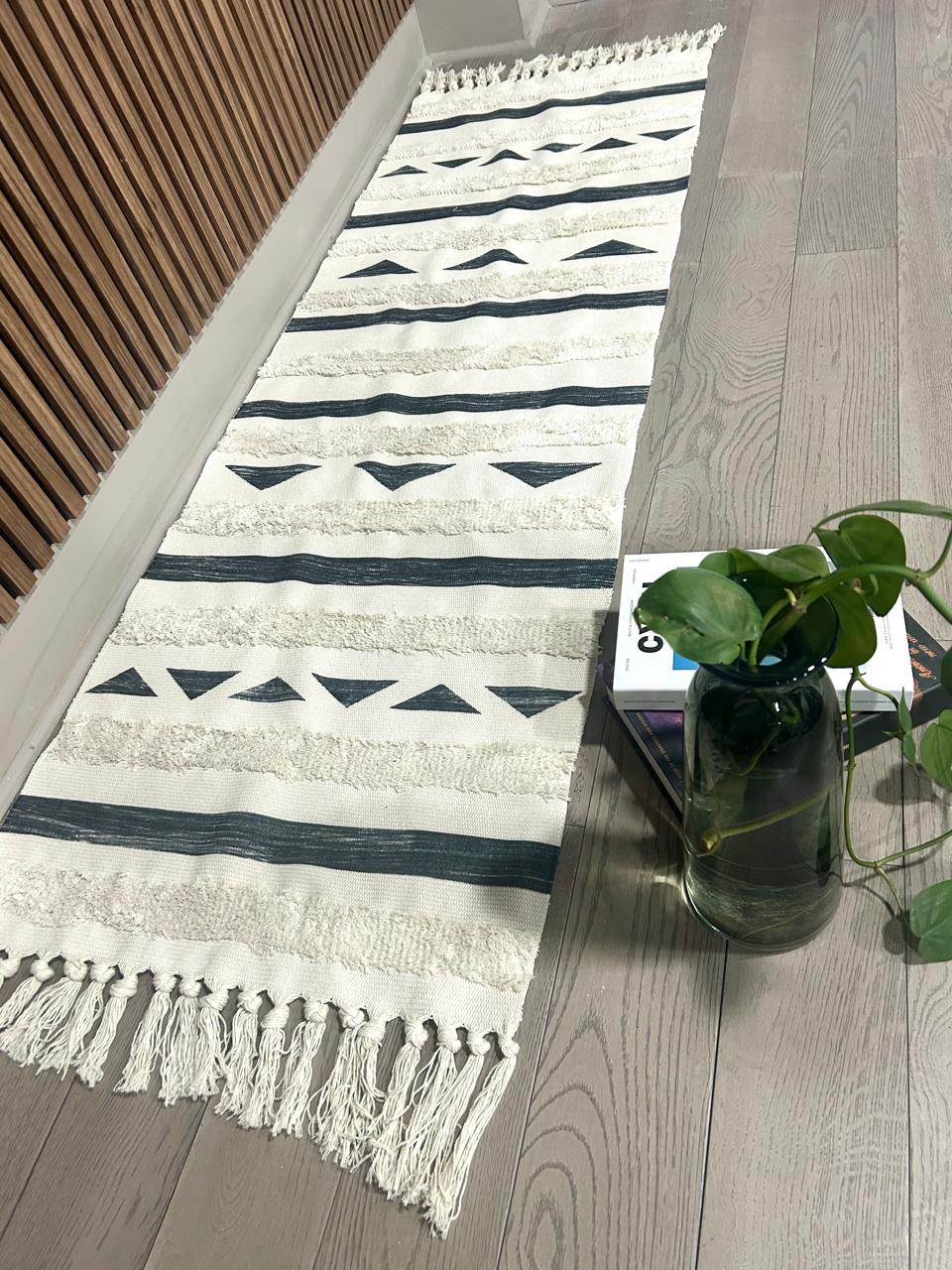 Kilim bordadas con flecos con detalles bordados