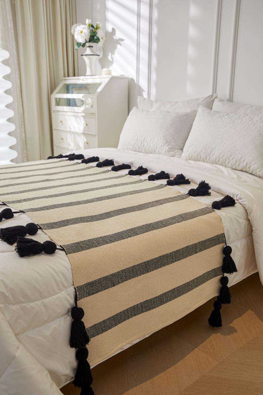 Piecera kilim  con flecos negro 70cm x 2.10cm