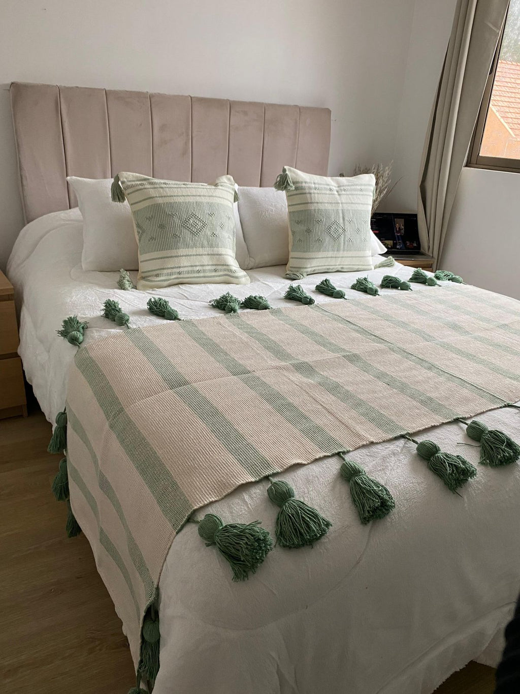 Piecera kilim  con flecos verde agua, 70cm x 2.10cm