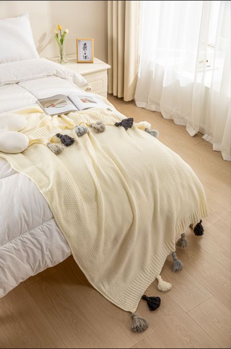 Mantas de punto con pom-pom colores