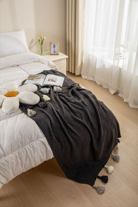 Mantas de punto con pom-pom colores