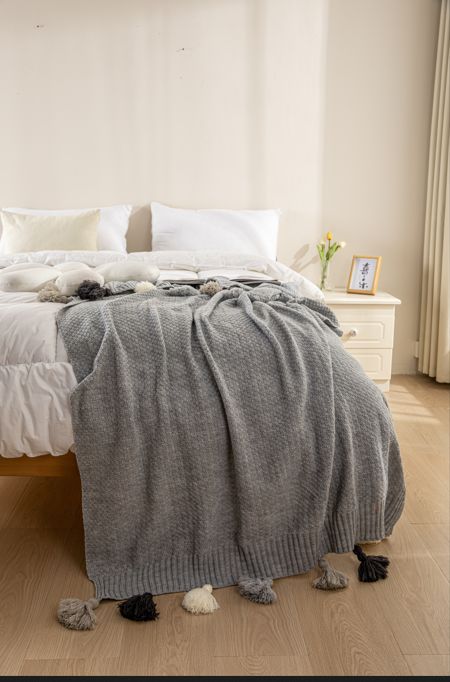 Mantas de punto con pom-pom colores