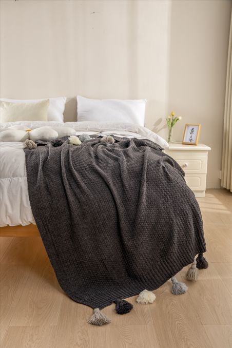 Mantas de punto con pom-pom colores