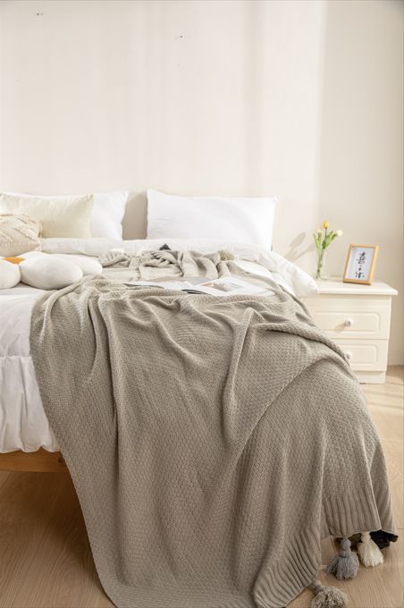 Mantas de punto con pom-pom colores