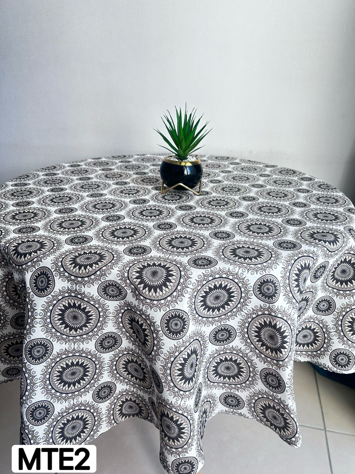 Manteles redondos  tela española