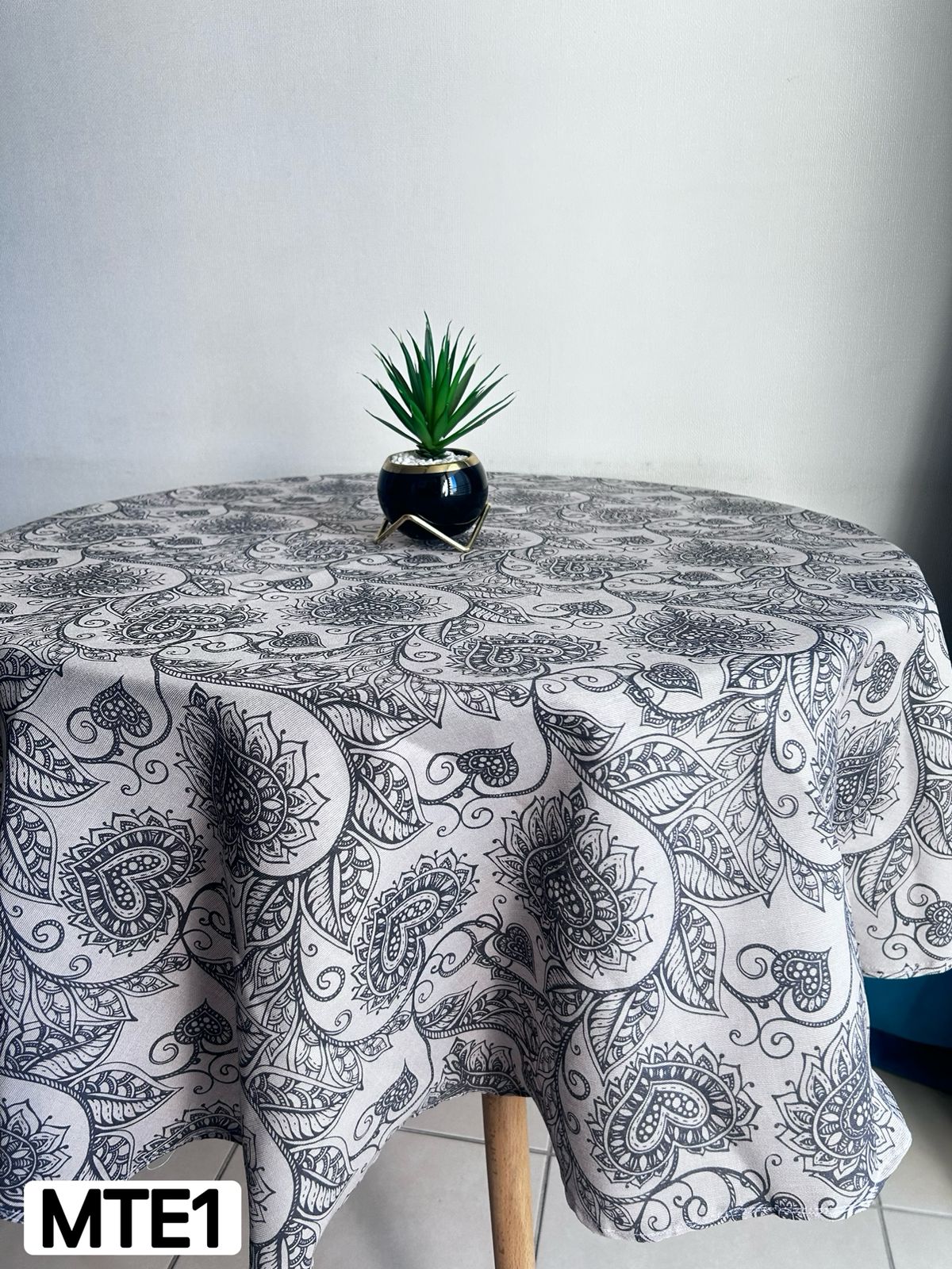 Manteles redondos  tela española