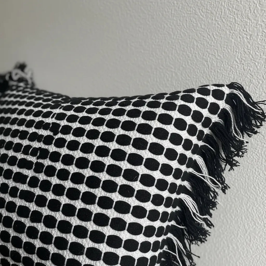 Funda de cojin  Boho Blanco Y Negro Con Flecos