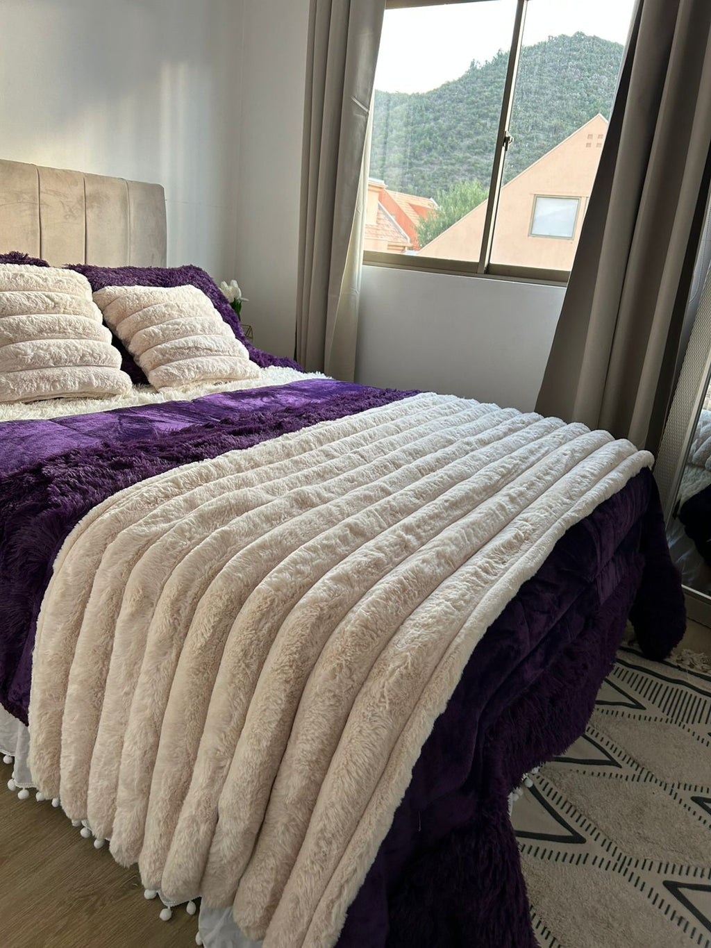 Set de piecera beige,  linea + 2 fundas 45cmx45cm