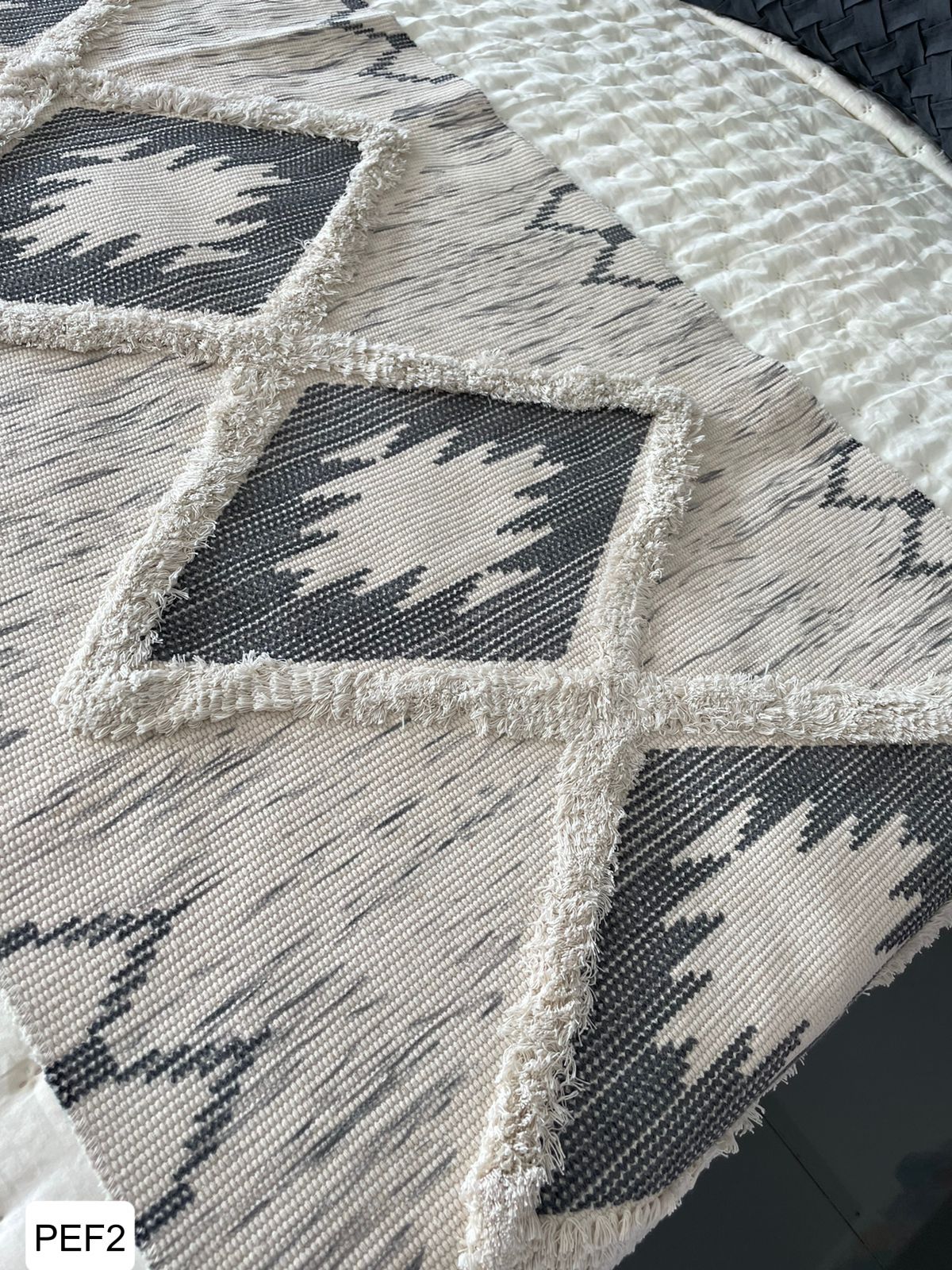 Kilim bordadas con flecos