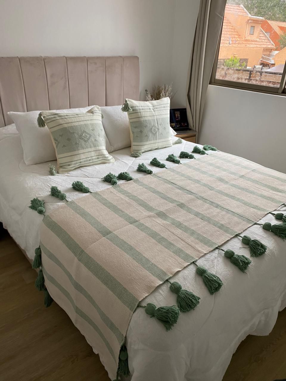 Piecera kilim  con flecos verde agua, 70cm x 2.10cm