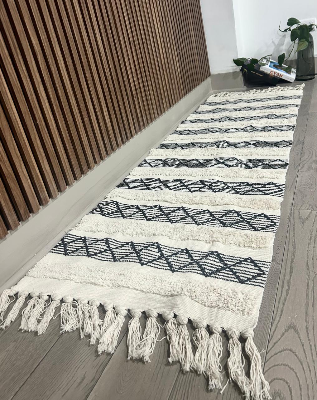 Kilim bordadas con flecos con detalles bordados