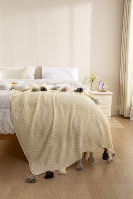 Mantas de punto con pom-pom colores