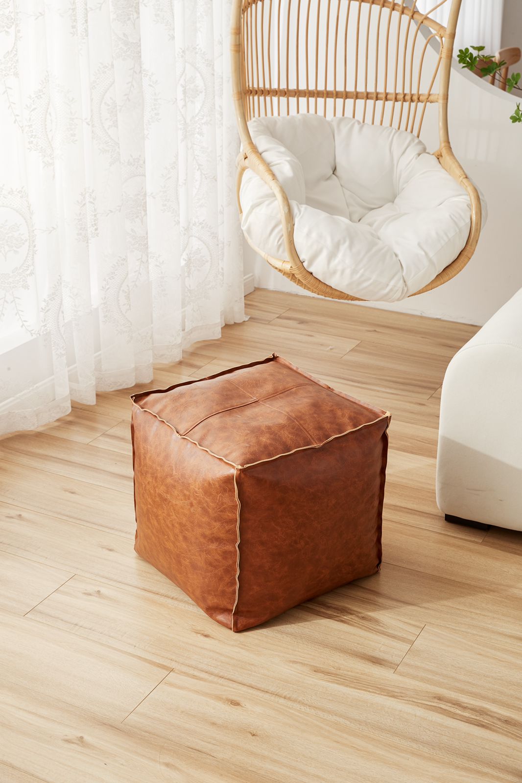 Pouf  de ecocuero cuadrado 45x45cm