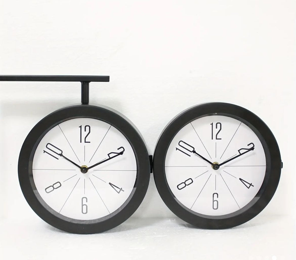 Reloj de pared doble cara, material hierro