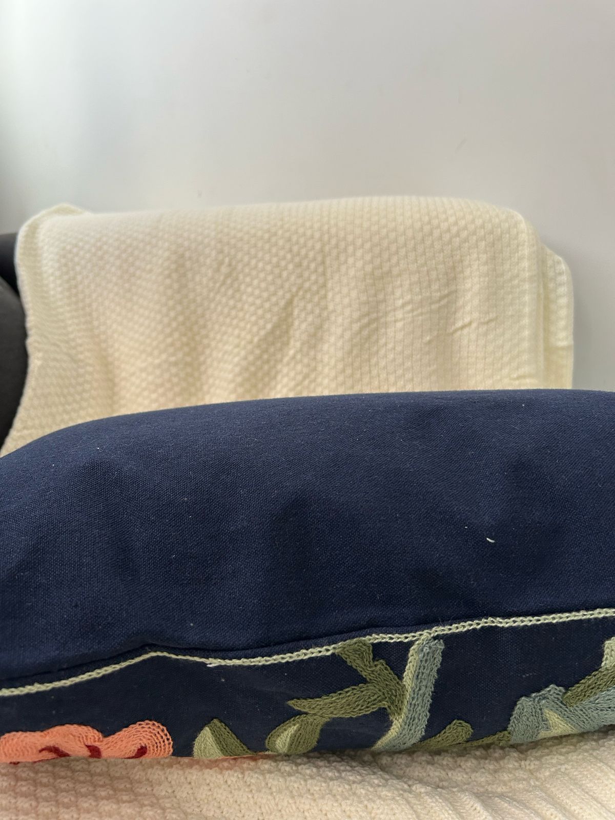 Fundas de cojines bordadas en 45x45cm y 30x50cm