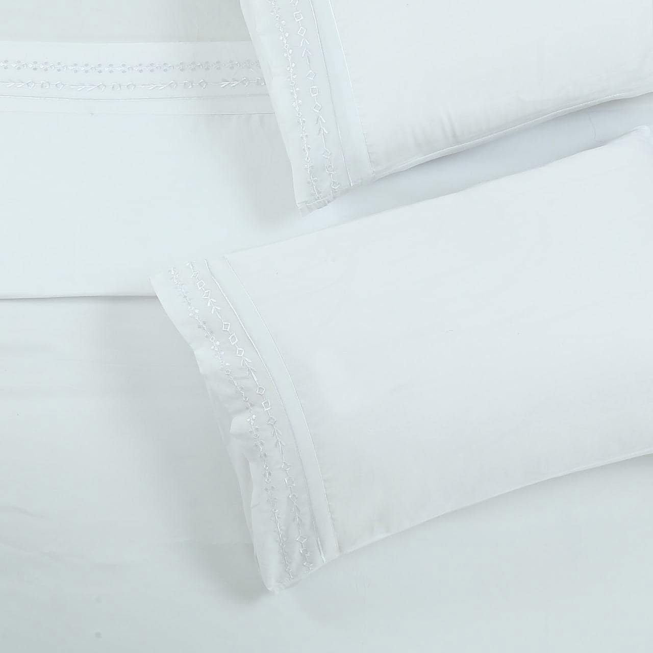 Juegos de sabanas  con diseño bordado blanco