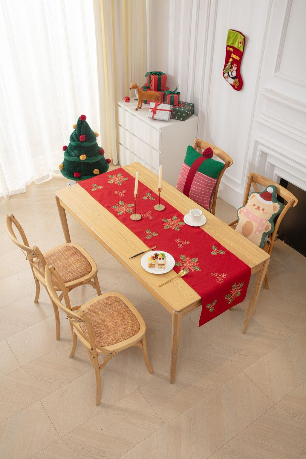 Camino de Mesa Navidad en Lino Bordado – Decoración Premium