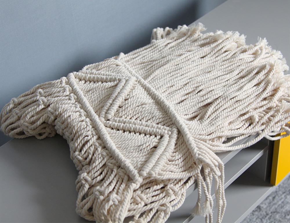 Camino de mesa de macramé