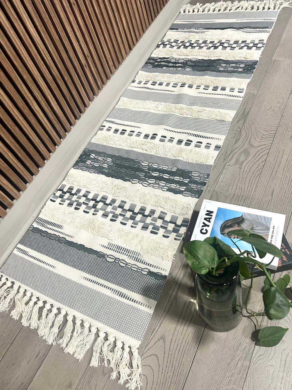 Kilim bordadas con flecos con detalles bordados