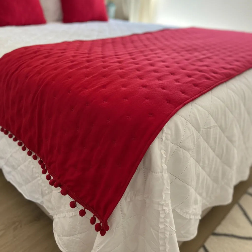 Set de piecera  en algodon con pom- pom + 2 cojines - Rojo Cálido