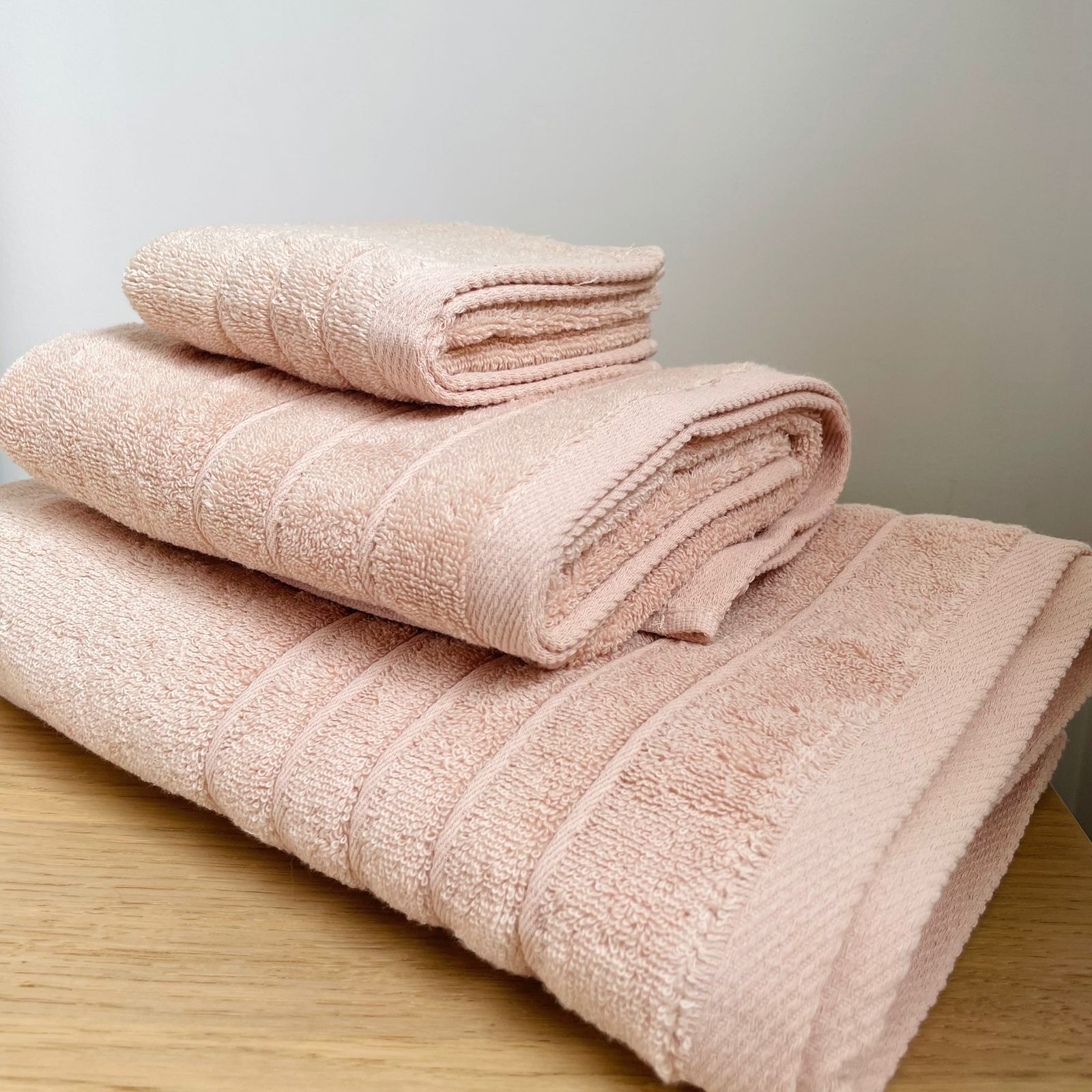 Set de 3 toallas 100% algodon, diseño lineas