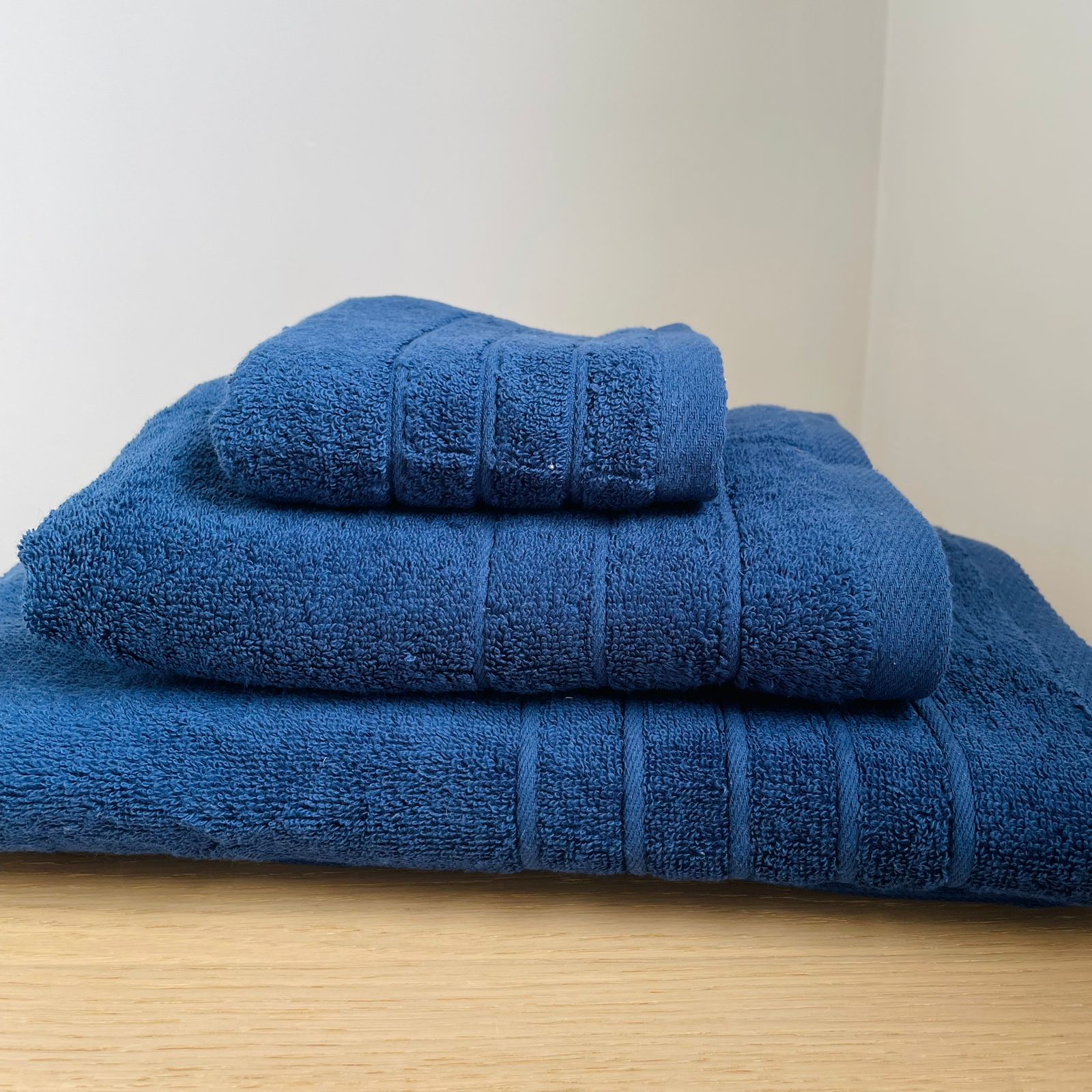 Set de 3 toallas 100% algodon, diseño lineas