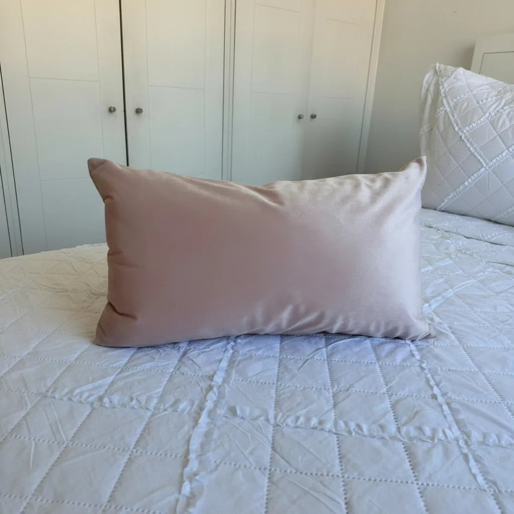 Funda de Cojín Rectangular Terciopelo 30×50 cm – Rosa Nude, Liso.