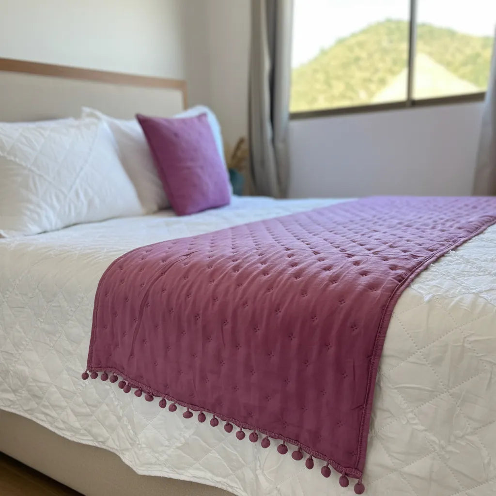 Set de piecera  en algodon con pom- pom + 2 cojines - Lila Empolvado