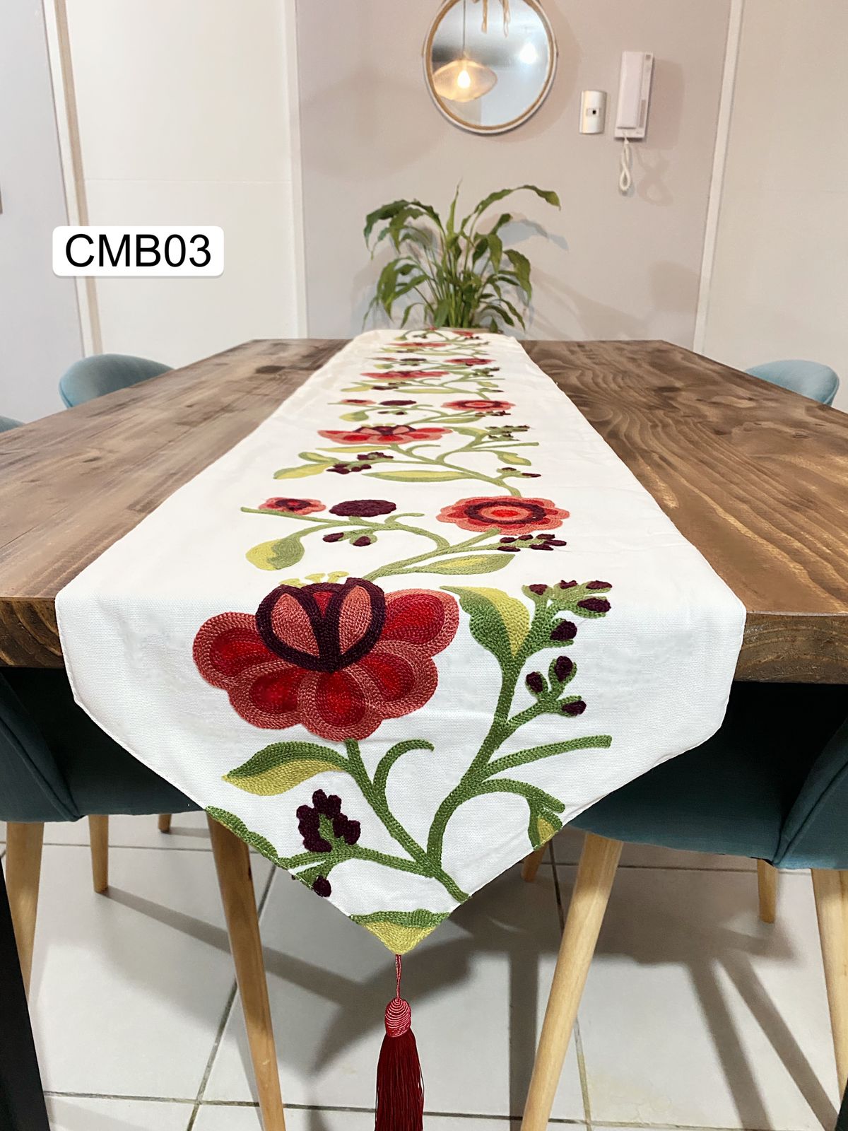 Caminos de mesa con detalles bordados – TODOHOGAR – Santiago de Chile