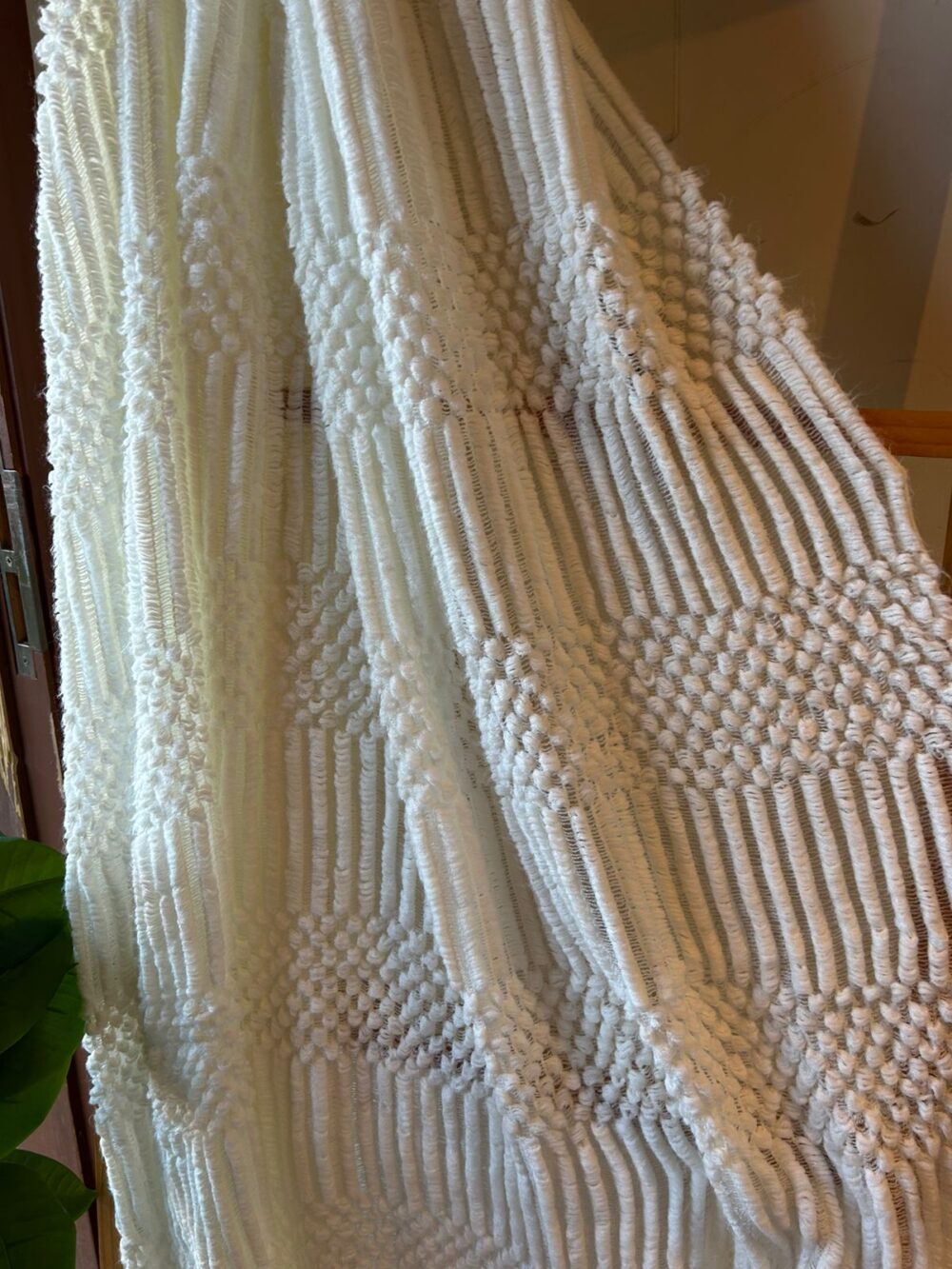 Manta con borlas, color beige - Imagen 3