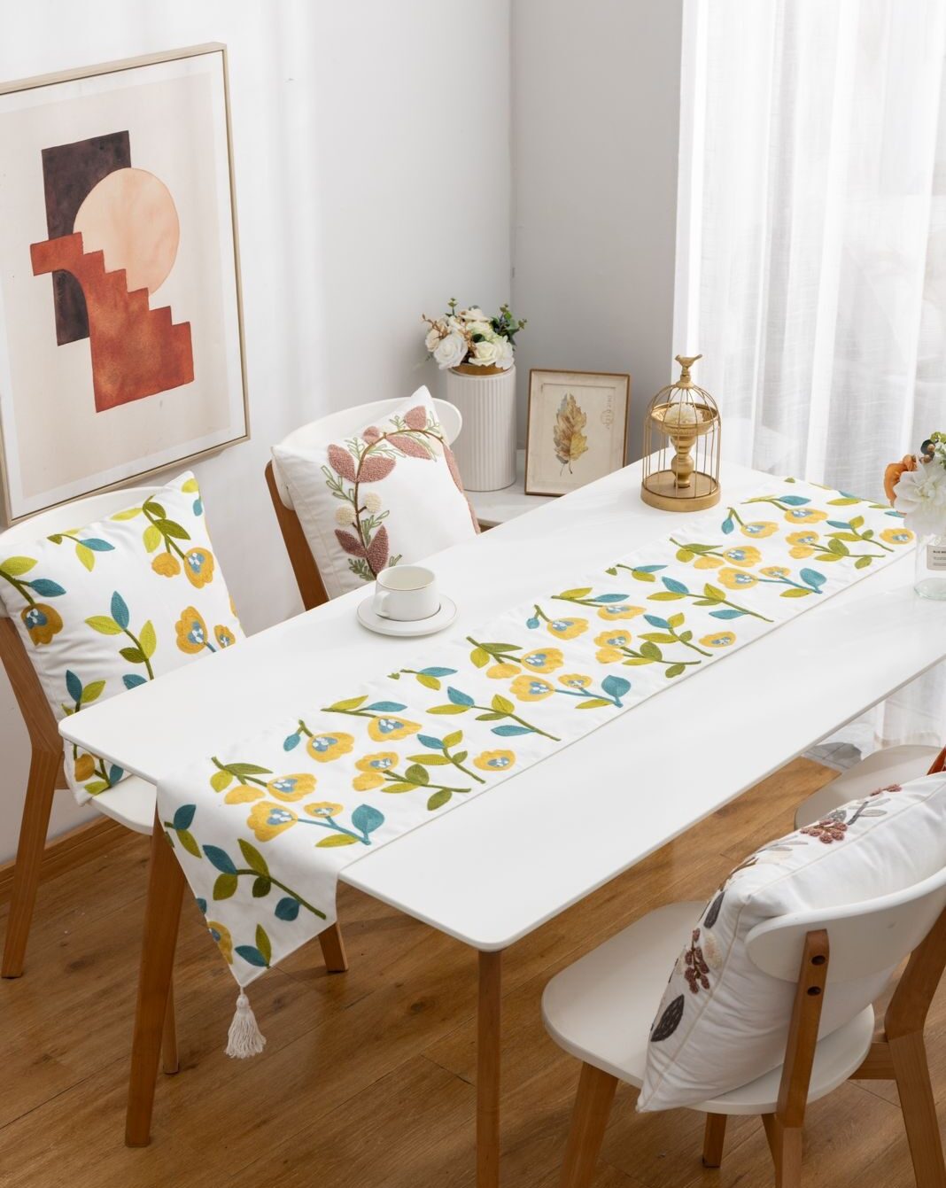 Caminos de mesa con detalles bordados