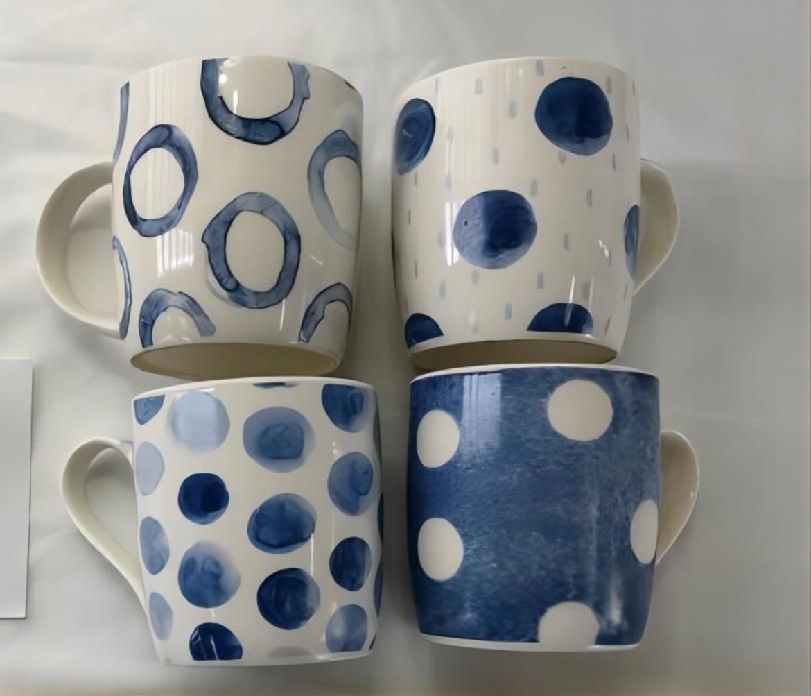 set de  4 tazas con diseños