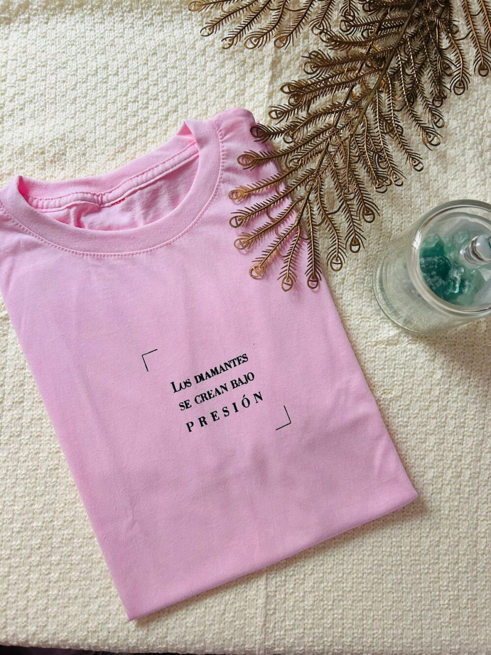 Polera Algodón, sublimada. Los diamantes se crean bajo .... - Imagen 3