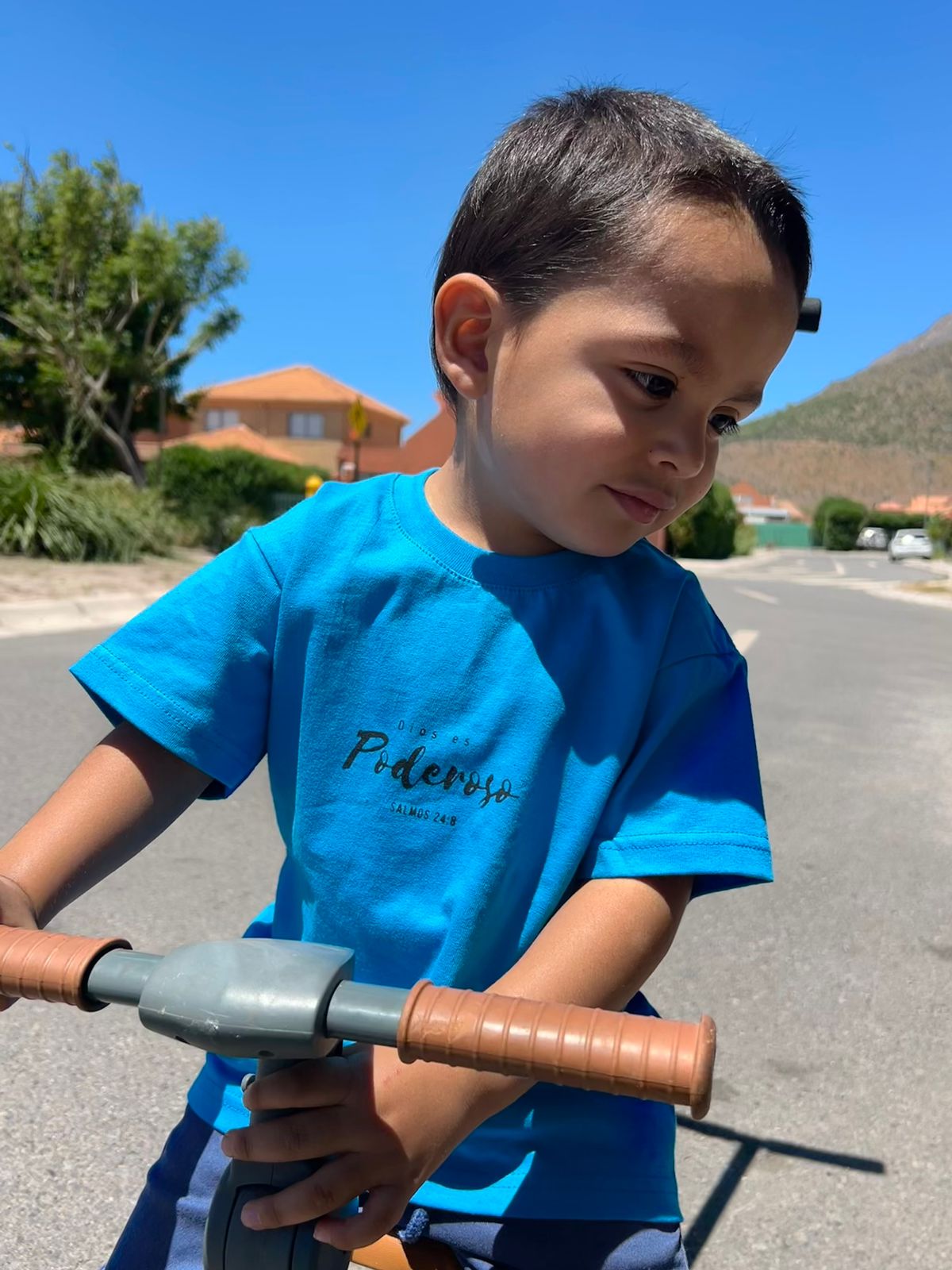 Polera infantil Algodón,  Dios es poderoso..