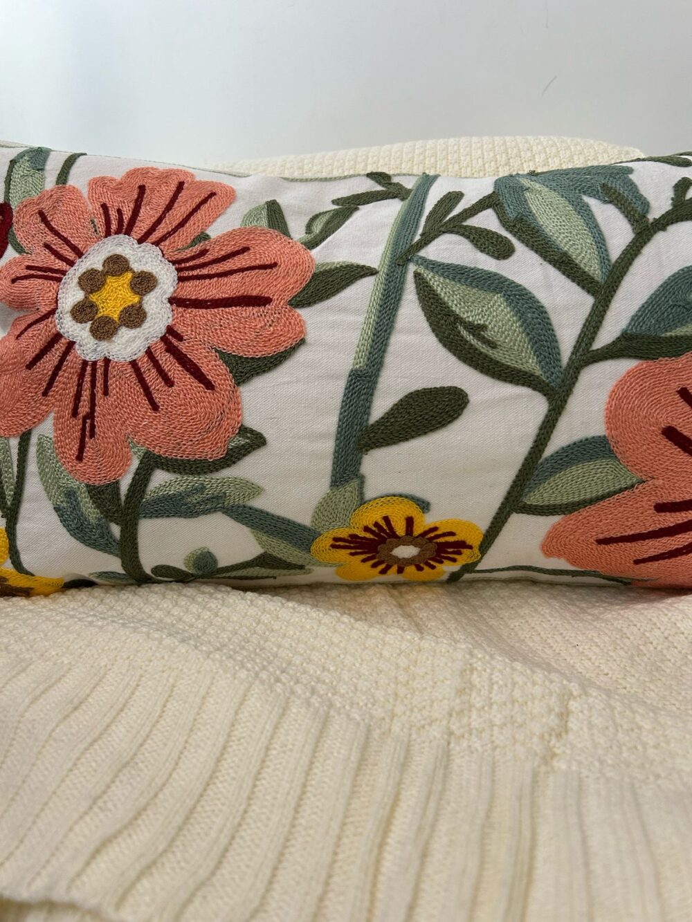 Fundas de cojines bordadas en 45x45cm y 30x50cm - Imagen 2